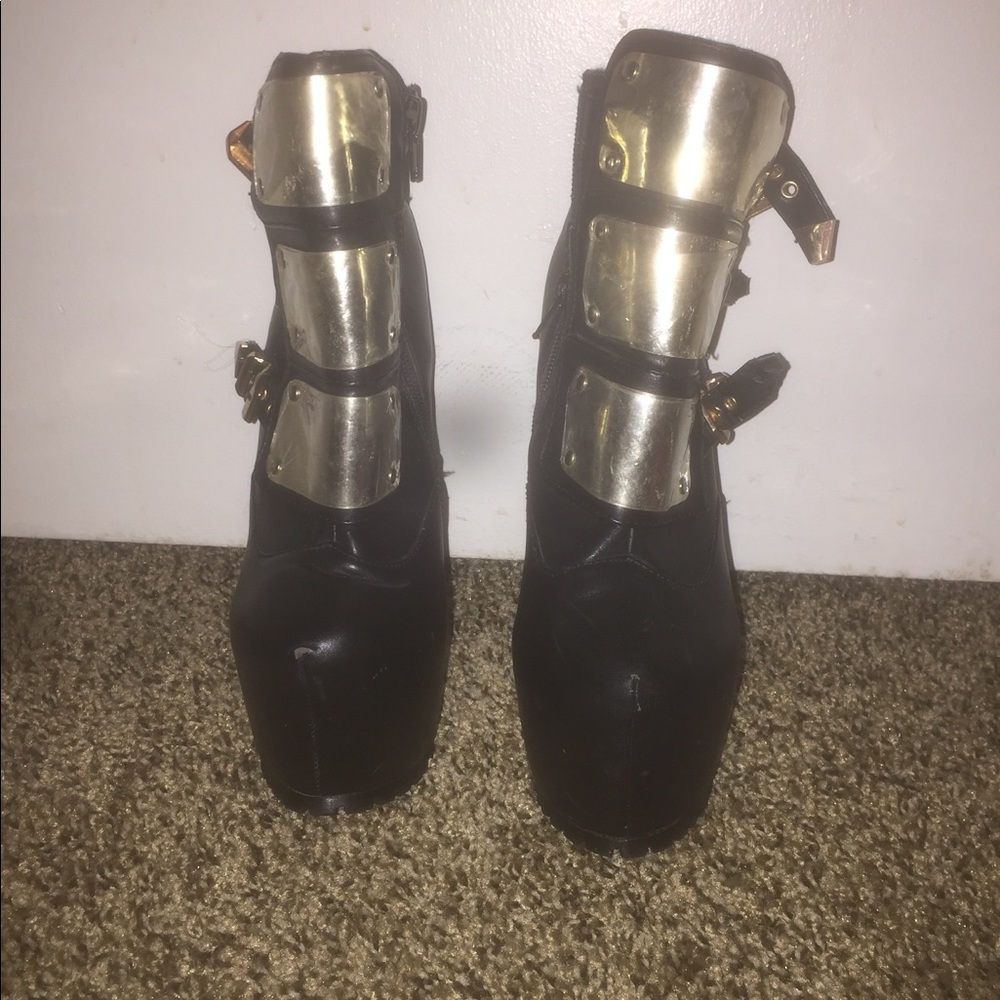 Women black booties